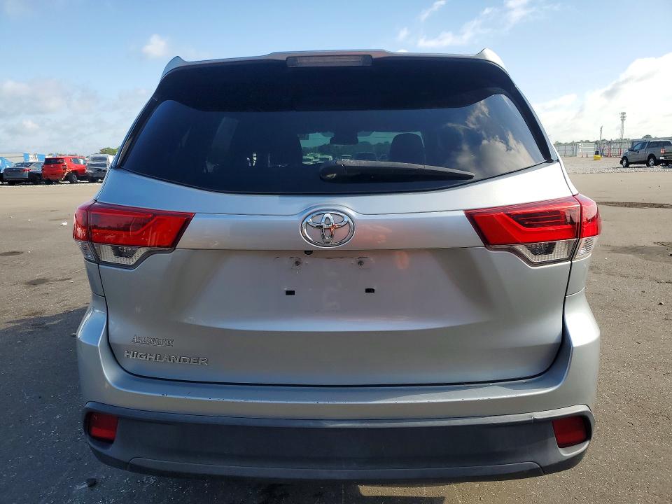 58429096 :رقم المزاد ، 5TDZZRFHXJS243165 vin ، 2018 Toyota Highlander مزاد بيع