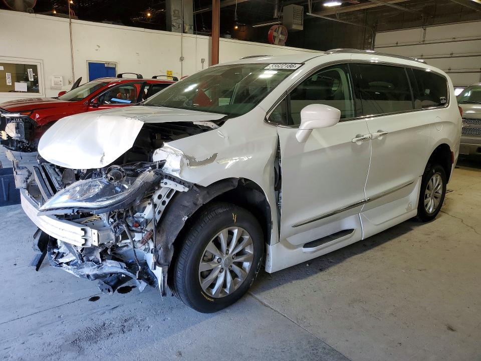 Продаж на аукціоні авто 2018 Chrysler Pacifica, vin: 2C4RC1BGXJR269466, номер лоту: 55622186