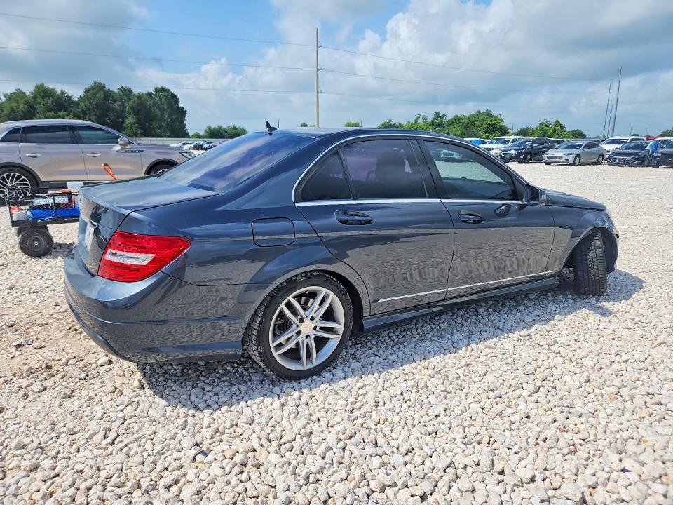 Продажа на аукционе авто 2013 Mercedes-benz C, vin: WDDGF4HBXDA831618, номер лота: 56667486