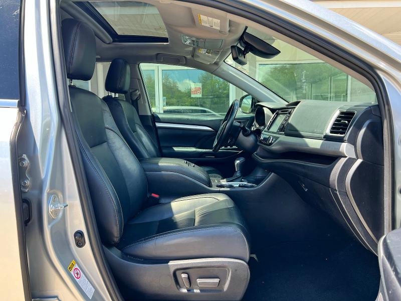 Продажа на аукционе авто 2019 Toyota Highlander, vin: 5TDKZRFH8KS566312, номер лота: 56324136