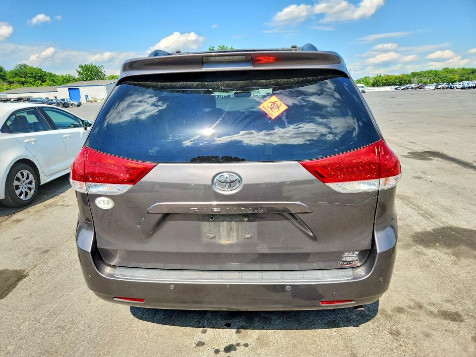 57167066 :رقم المزاد ، 5TDDK3DC0DS050398 vin ، 2013 Toyota Sienna مزاد بيع