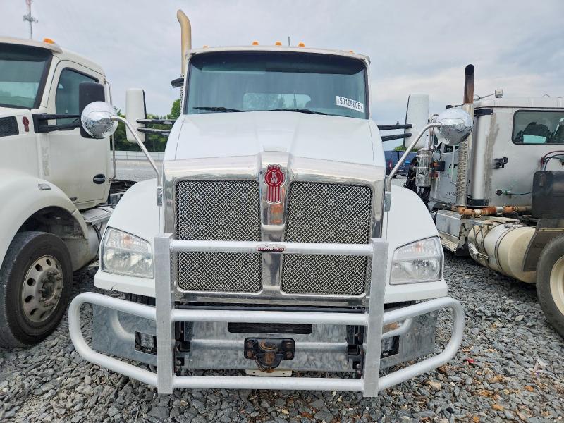 59105806 :رقم المزاد ، 1XKZDP9XXHJ168596 vin ، 2017 Kenworth Construction مزاد بيع