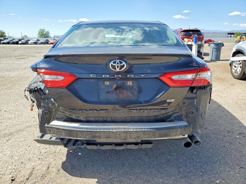 58995126 :رقم المزاد ، 4T1B11HK8JU048644 vin ، 2018 Toyota Camry مزاد بيع