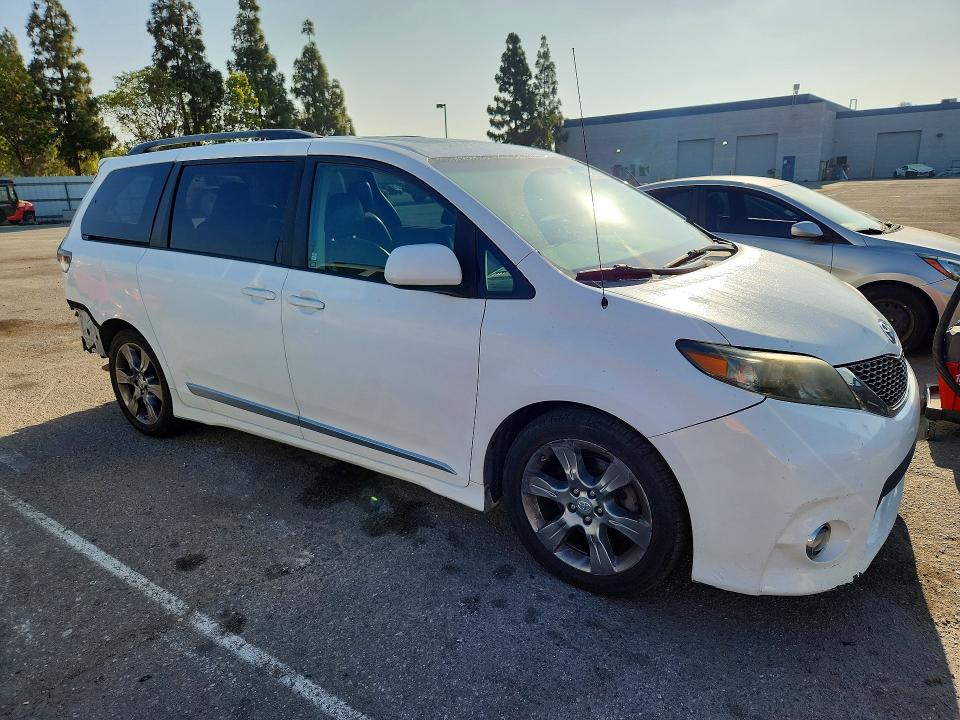 58428816 :رقم المزاد ، 5TDXK3DC7BS164201 vin ، 2011 Toyota Sienna مزاد بيع