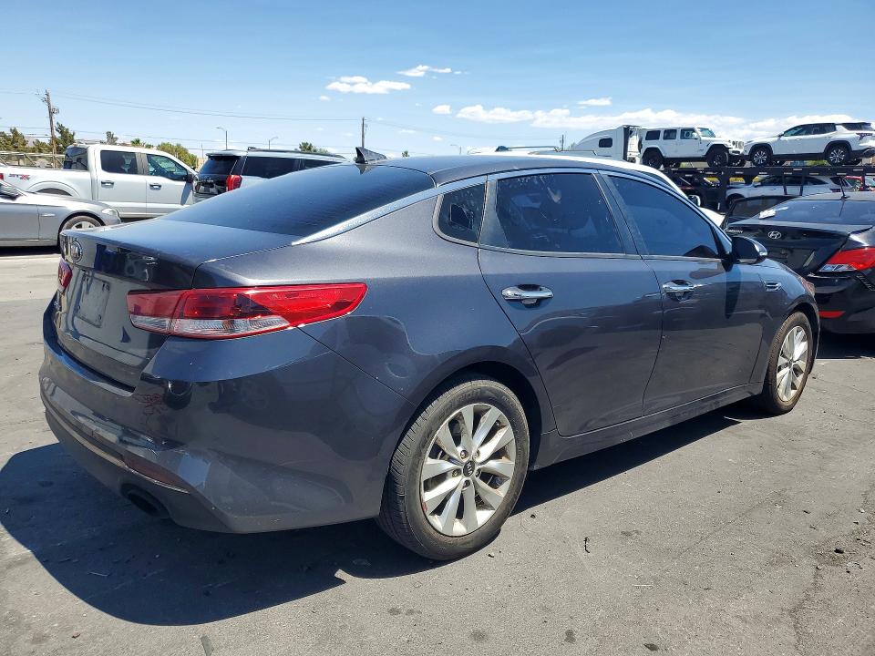 2017 Kia Optima მანქანა იყიდება აუქციონზე, vin: 5XXGT4L36HG122228, აუქციონის ნომერი: 57607306