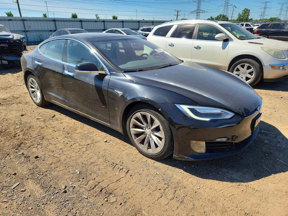 55813746 :رقم المزاد ، 5YJSA1E26HF197016 vin ، 2017 Tesla Model S مزاد بيع