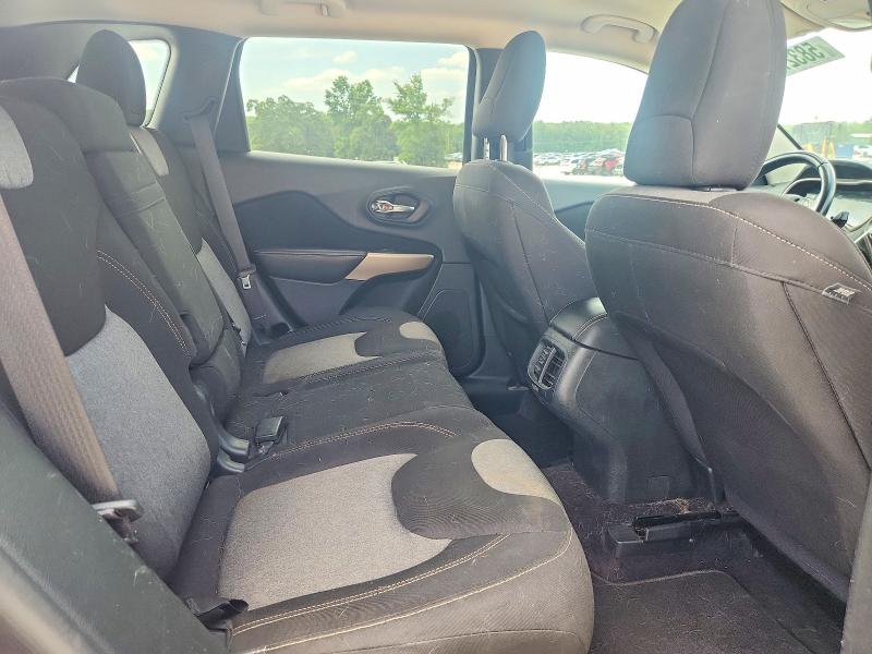 58327076 :رقم المزاد ، 1C4PJLCB4JD620516 vin ، 2018 Jeep Cherokee مزاد بيع
