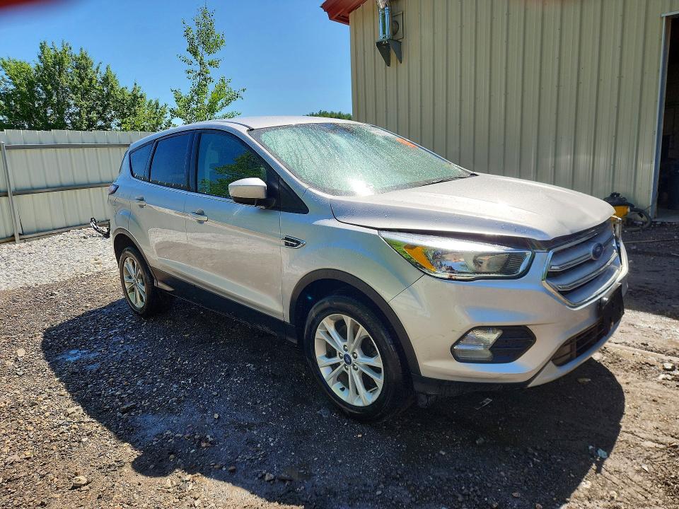 56566176 :رقم المزاد ، 1FMCU9GD4HUE61443 vin ، 2017 Ford Escape مزاد بيع
