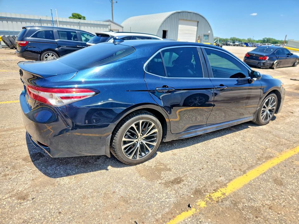 57423046 :رقم المزاد ، 4T1G11AKXLU374187 vin ، 2020 Toyota Camry مزاد بيع
