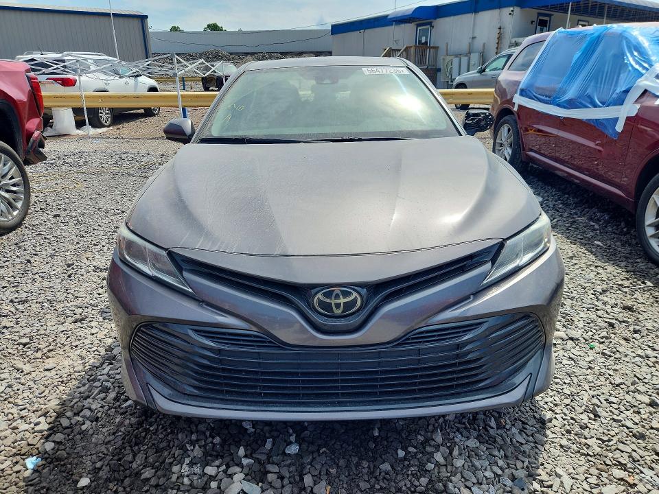 56477236 :رقم المزاد ، 4T1C11AK3LU925235 vin ، 2020 Toyota Camry مزاد بيع