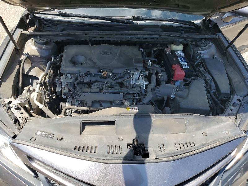 54949306 :رقم المزاد ، 4T1B11HK3JU511189 vin ، 2018 Toyota Camry مزاد بيع