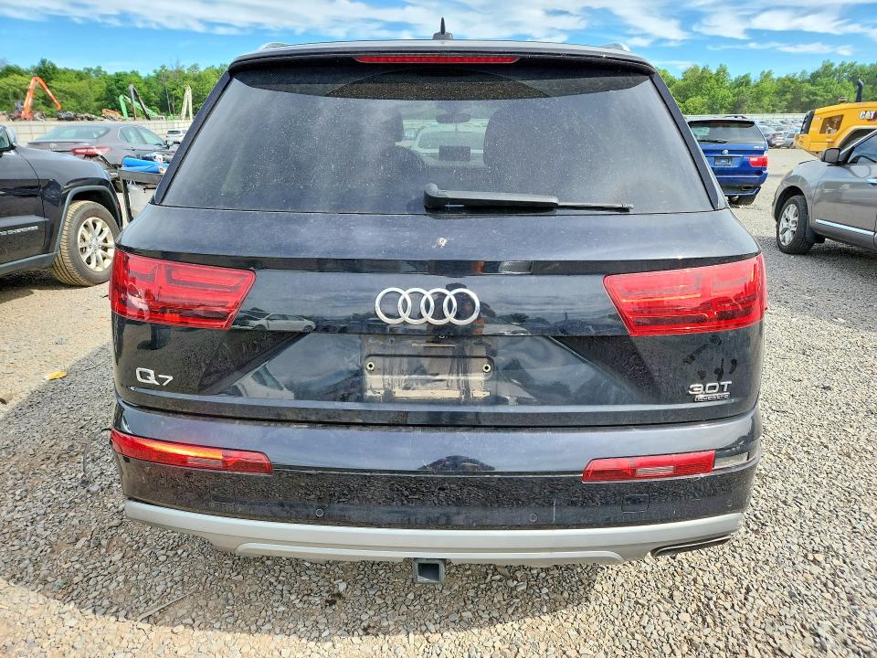 57720626 :رقم المزاد ، WA1VAAF77JD020540 vin ، 2018 Audi Q7 مزاد بيع