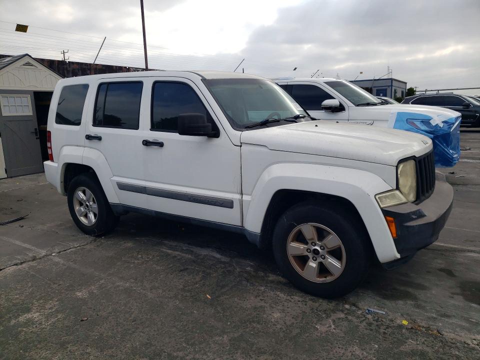 58912616 :رقم المزاد ، 1J4PN2GK3BW568532 vin ، 2011 Jeep Liberty مزاد بيع