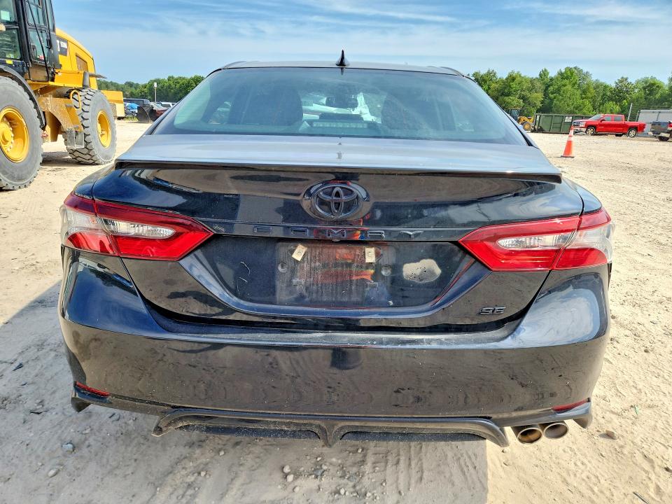 55979866 :رقم المزاد ، 4T1T11AK9MU486611 vin ، 2021 Toyota Camry مزاد بيع