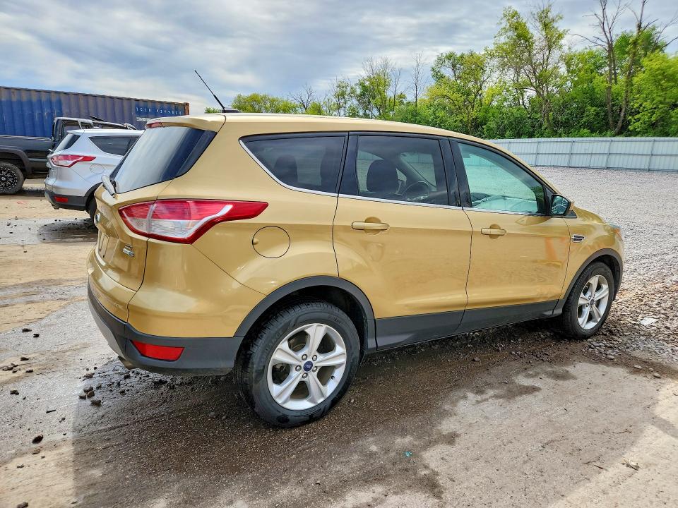 55503546 :رقم المزاد ، 1FMCU9GX2FUC63175 vin ، 2015 Ford Escape مزاد بيع