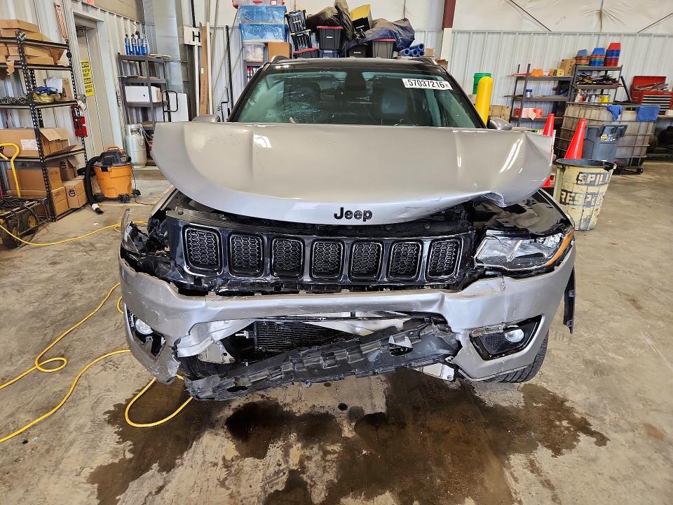57037216 :رقم المزاد ، 3C4NJDBB1JT323986 vin ، 2018 Jeep Compass مزاد بيع