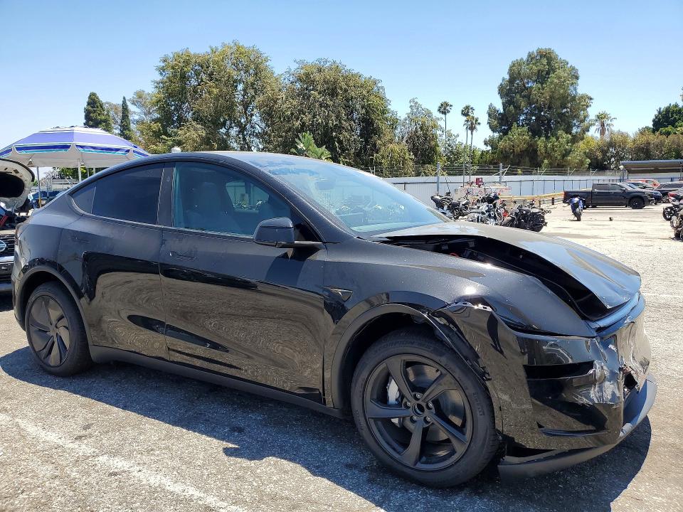 58828986 :رقم المزاد ، 7SAYGDEDXTF589035 vin ، 2026 Tesla Model Y مزاد بيع