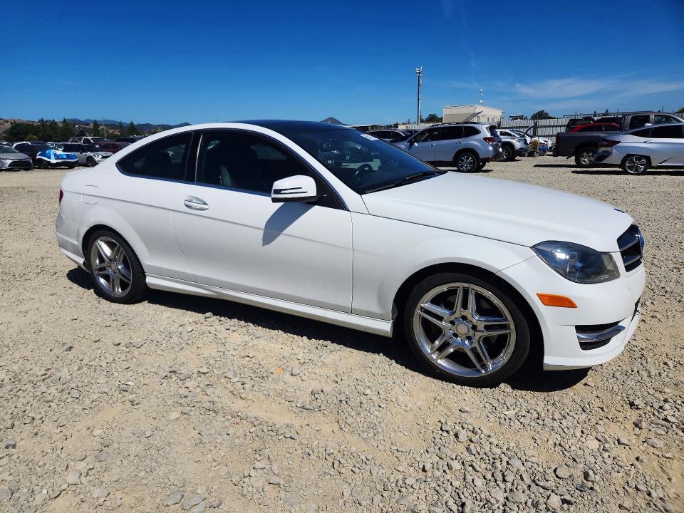 Продажа на аукционе авто 2015 Mercedes-benz C, vin: WDDGJ5HB0FG374886, номер лота: 56627706