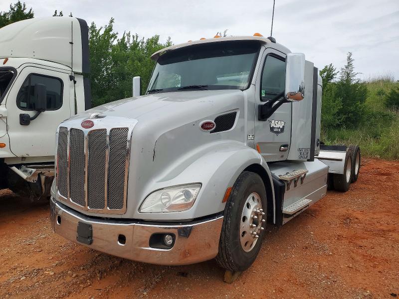 Продаж на аукціоні авто 2018 Peterbilt 579, vin: 1NPBDH9X2JD493968, номер лоту: 55561016