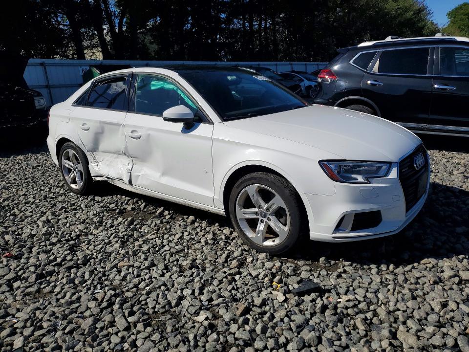 Продажа на аукционе авто 2018 Audi A3, vin: WAUB8GFF3J1047523, номер лота: 57212746