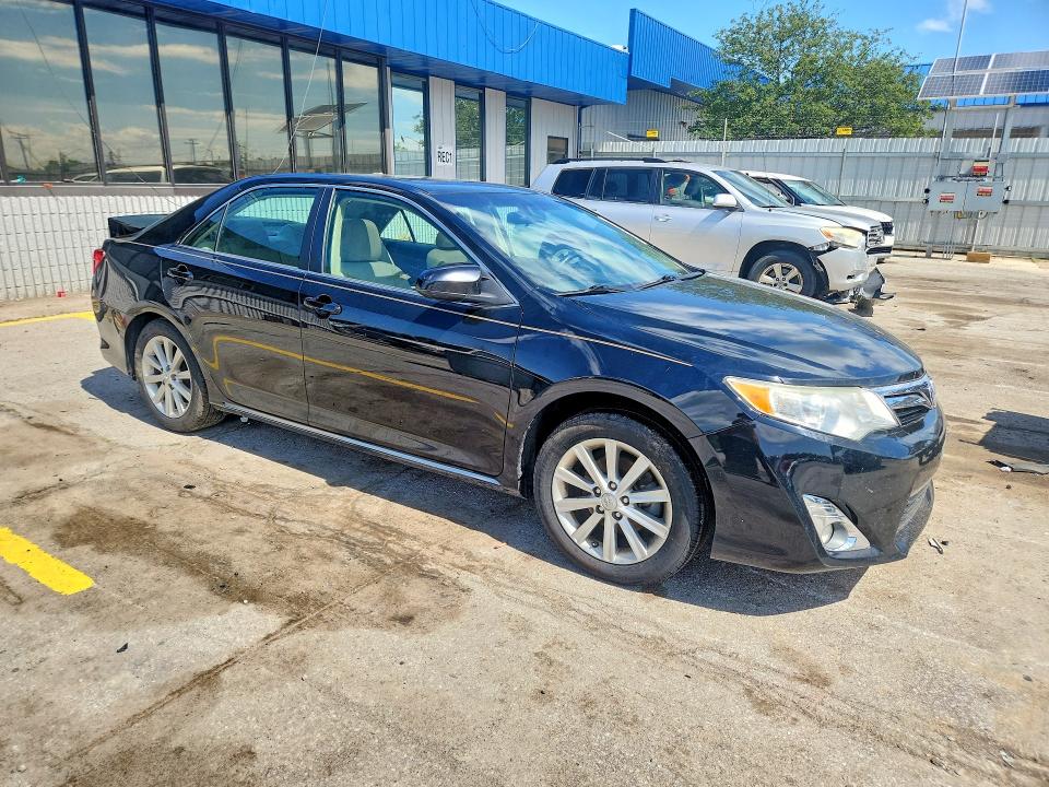 57177656 :رقم المزاد ، 4T4BF1FK4ER409724 vin ، 2014 Toyota Camry مزاد بيع