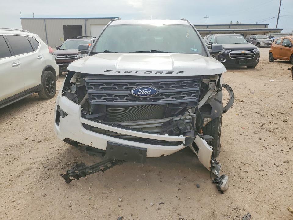 58105806 :رقم المزاد ، 1FM5K7D81JGB07510 vin ، 2018 Ford Explorer مزاد بيع