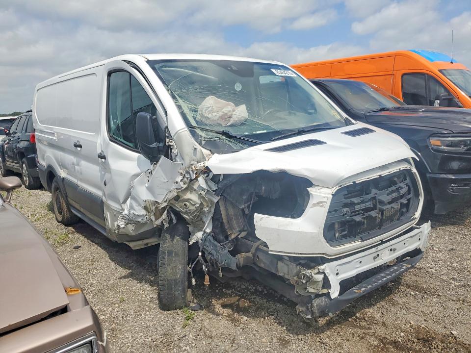 85454215 :رقم المزاد ، 1FTNE1ZM8FKA79062 vin ، 2015 Ford Transit مزاد بيع