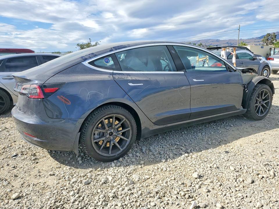 55831536 :رقم المزاد ، 5YJ3E1EA8JF153332 vin ، 2018 Tesla Model 3 مزاد بيع