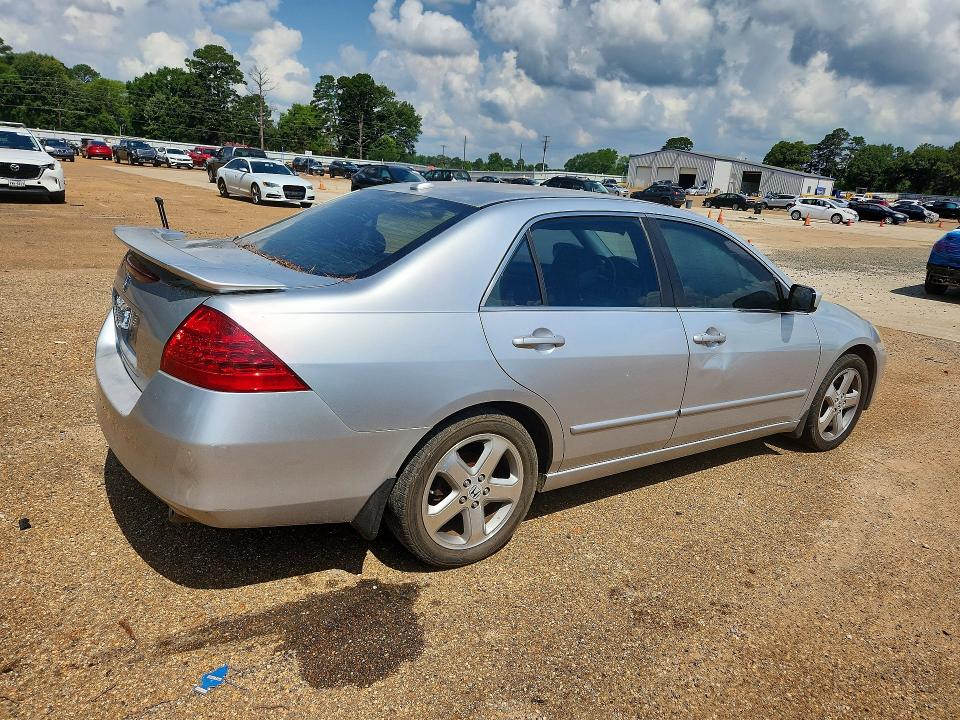 55536786 :رقم المزاد ، 1HGCM66577A078773 vin ، 2007 Honda Accord مزاد بيع