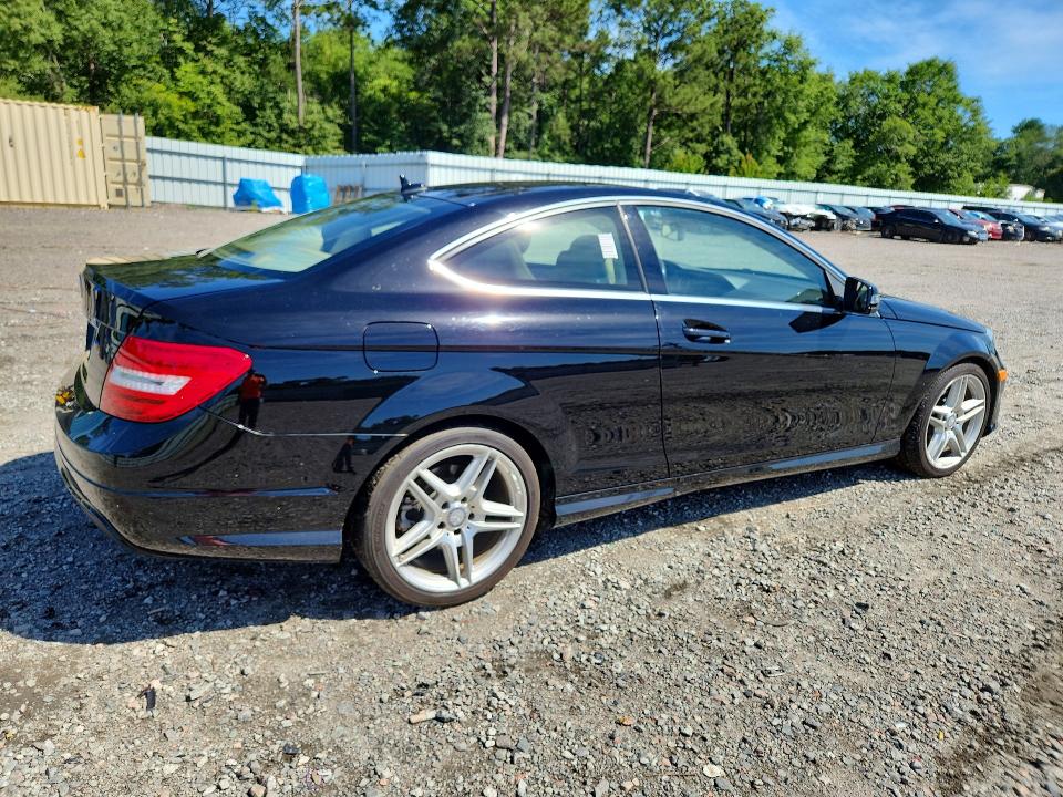 2015 Mercedes-benz C მანქანა იყიდება აუქციონზე, vin: WDDGJ4HB3FG431561, აუქციონის ნომერი: 57384616