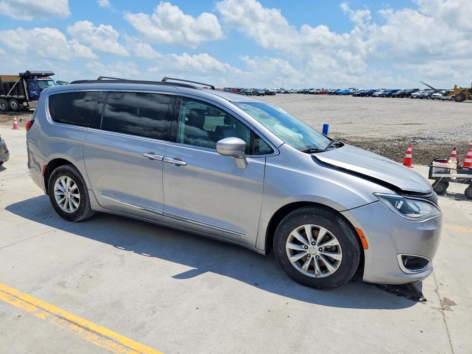 59136706 :رقم المزاد ، 2C4RC1BG9HR593986 vin ، 2017 Chrysler Pacifica مزاد بيع