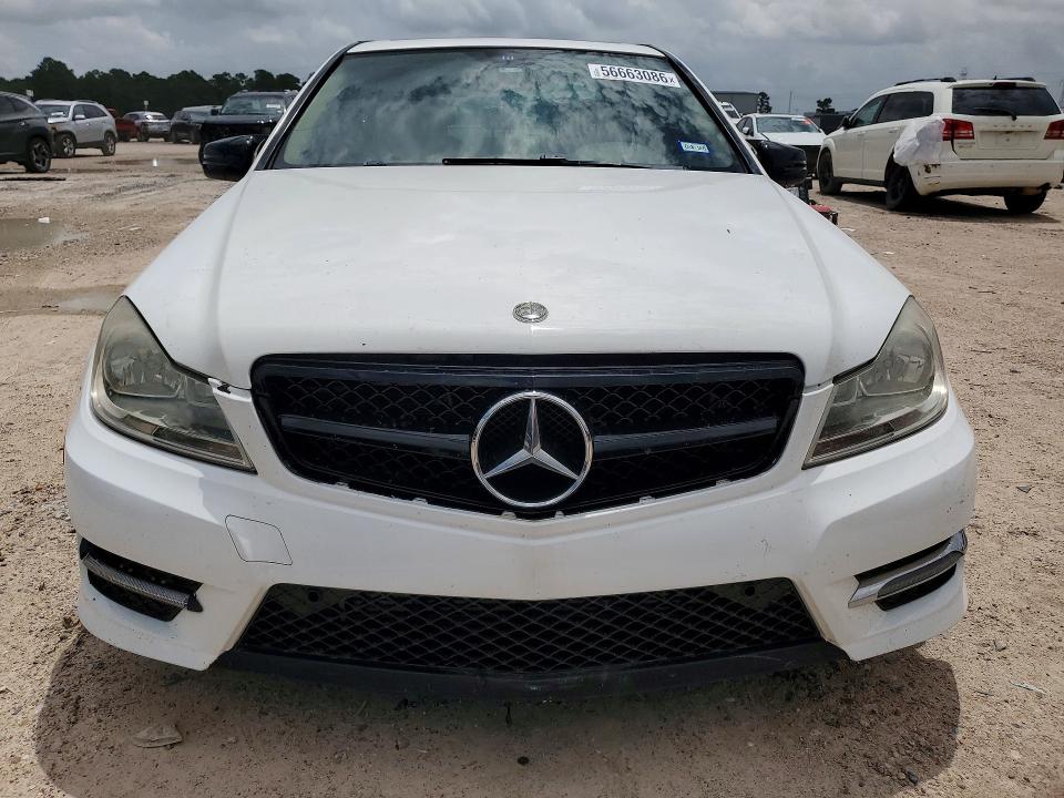 Продажа на аукционе авто 2013 Mercedes-benz C, vin: WDDGF4HB6DR287619, номер лота: 56663086