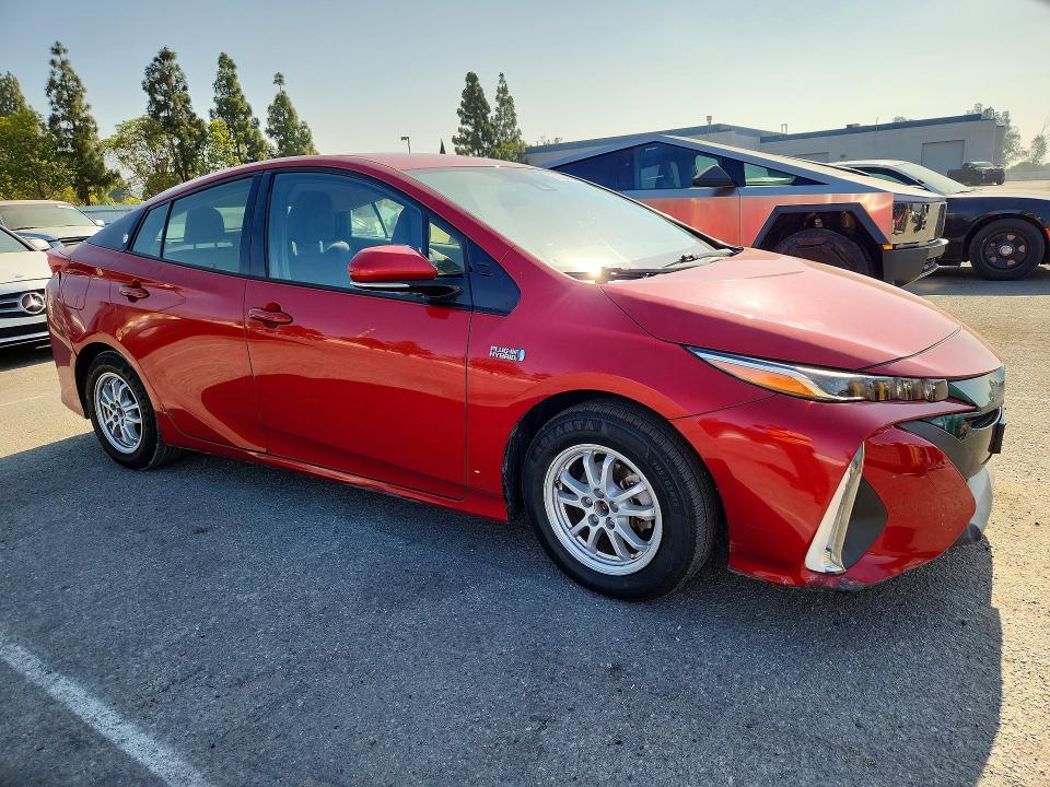 57994046 :رقم المزاد ، JTDKARFP9H3000569 vin ، 2017 Toyota Prius Prime مزاد بيع