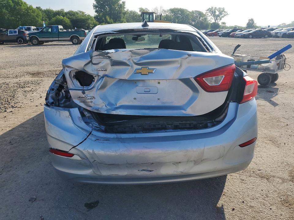 56238916 :رقم المزاد ، 1G1BC5SM8J7155667 vin ، 2018 Chevrolet Cruze مزاد بيع