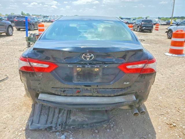 55333826 :رقم المزاد ، 4T1B11HK9JU562194 vin ، 2018 Toyota Camry مزاد بيع
