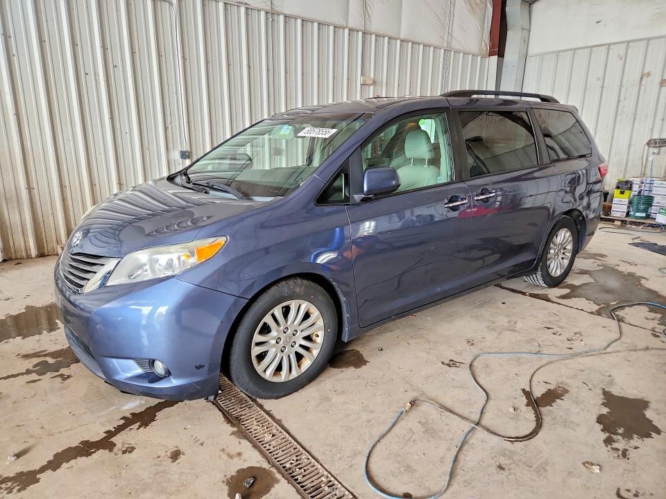 2015 Toyota Sienna მანქანა იყიდება აუქციონზე, vin: 5TDYK3DC9FS599490, აუქციონის ნომერი: 58578556