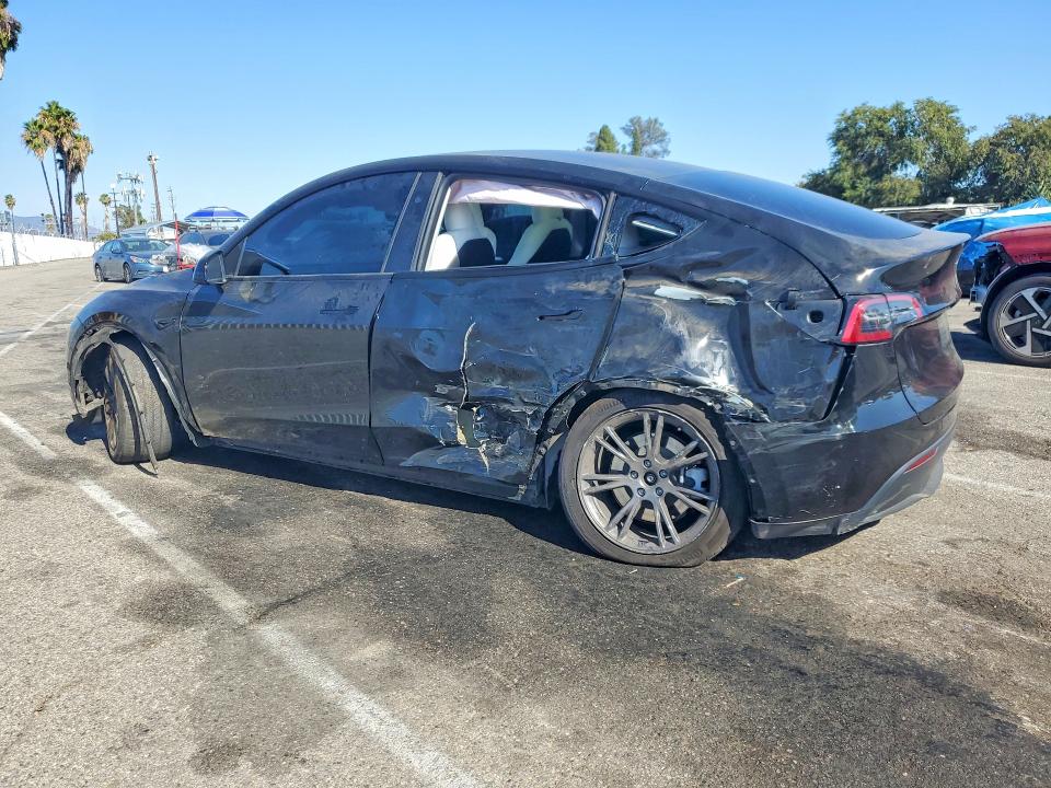 56351876 :رقم المزاد ، 7SAYGAEE7RF185593 vin ، 2024 Tesla Model Y مزاد بيع