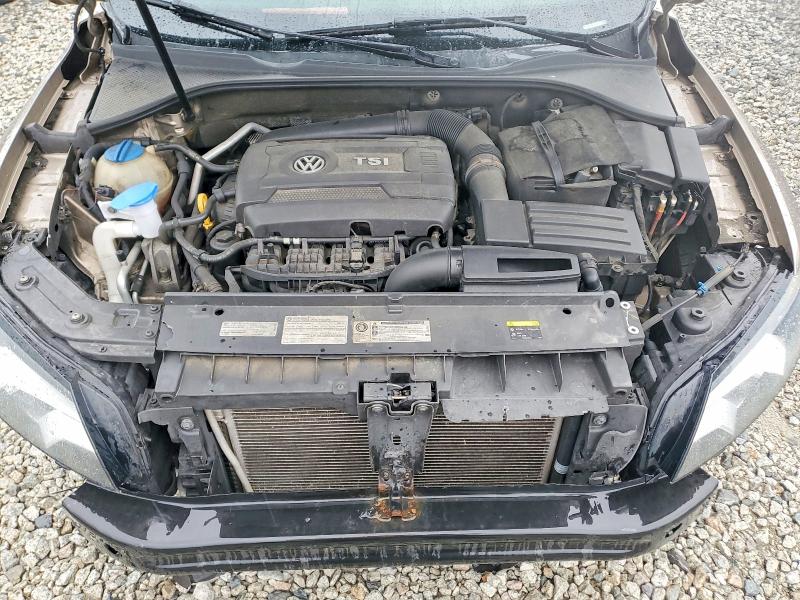 57904116 :رقم المزاد ، 1VWAT7A36FC016575 vin ، 2015 Volkswagen Passat مزاد بيع