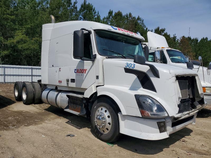 2014 Volvo Vn მანქანა იყიდება აუქციონზე, vin: 4V4NC9EH0EN177811, აუქციონის ნომერი: 56960156