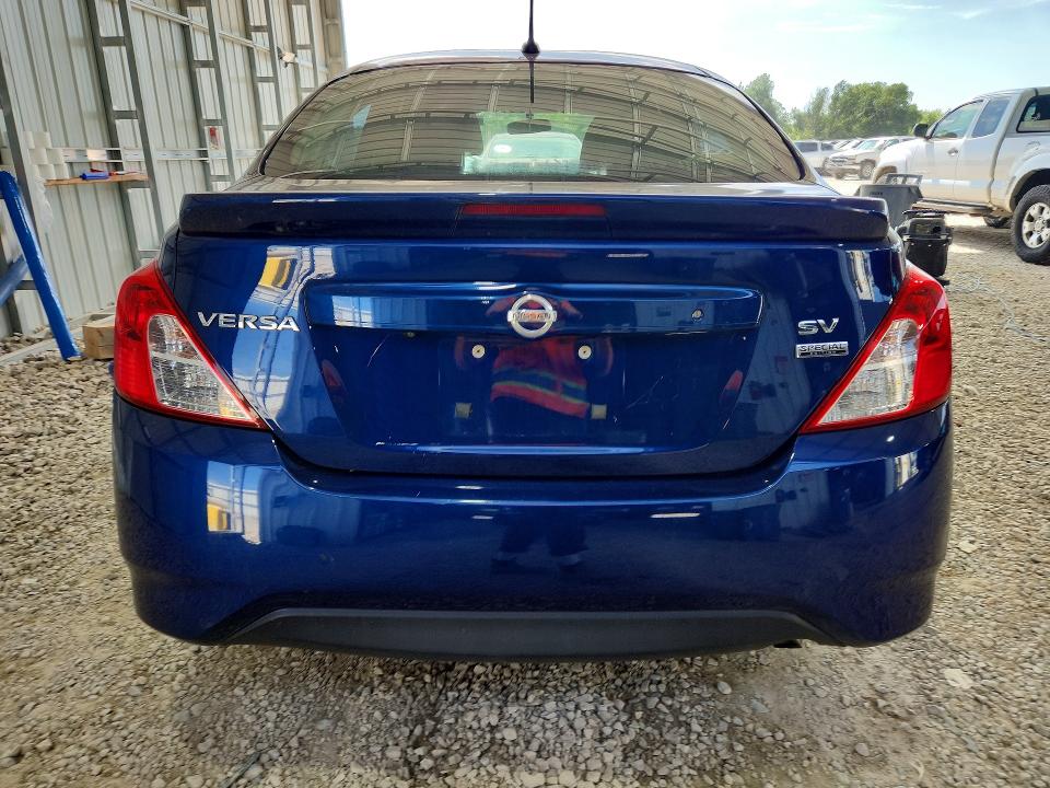 55820196 :رقم المزاد ، 3N1CN7AP7JL833627 vin ، 2018 Nissan Versa مزاد بيع