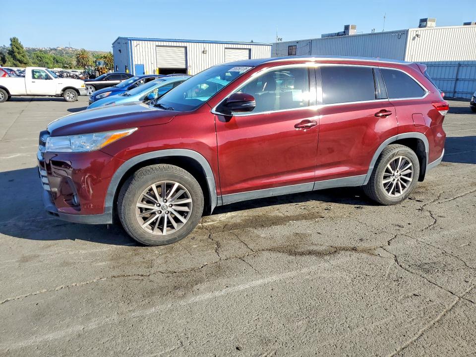 Продажа на аукционе авто 2019 Toyota Highlander, vin: 5TDJZRFH0KS970149, номер лота: 55350136