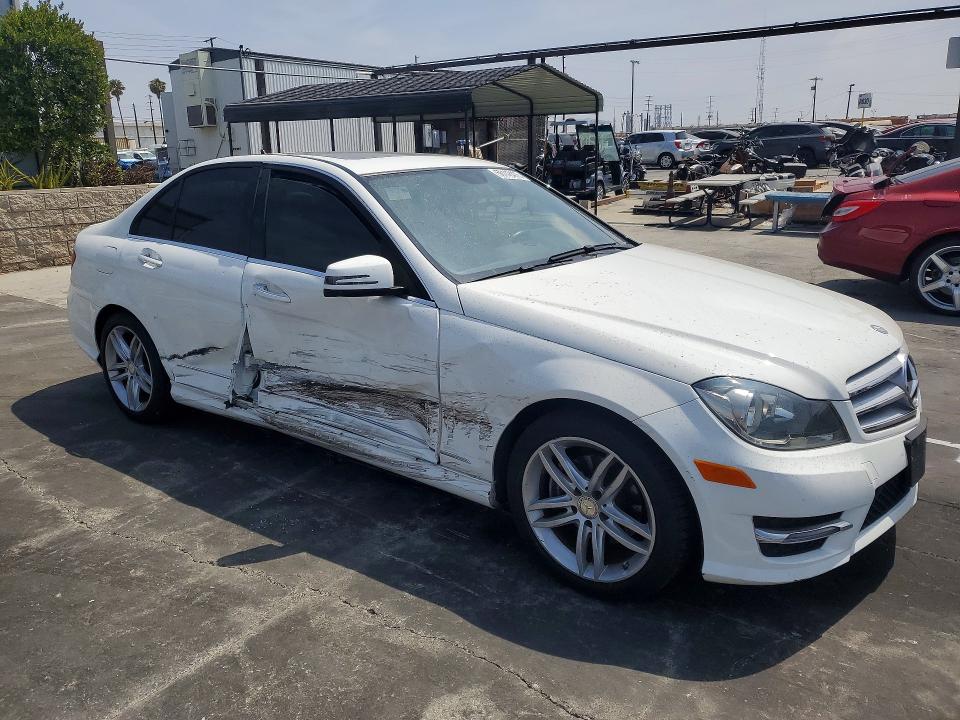 2013 Mercedes-benz C მანქანა იყიდება აუქციონზე, vin: WDDGF4HB7DA827901, აუქციონის ნომერი: 56148476