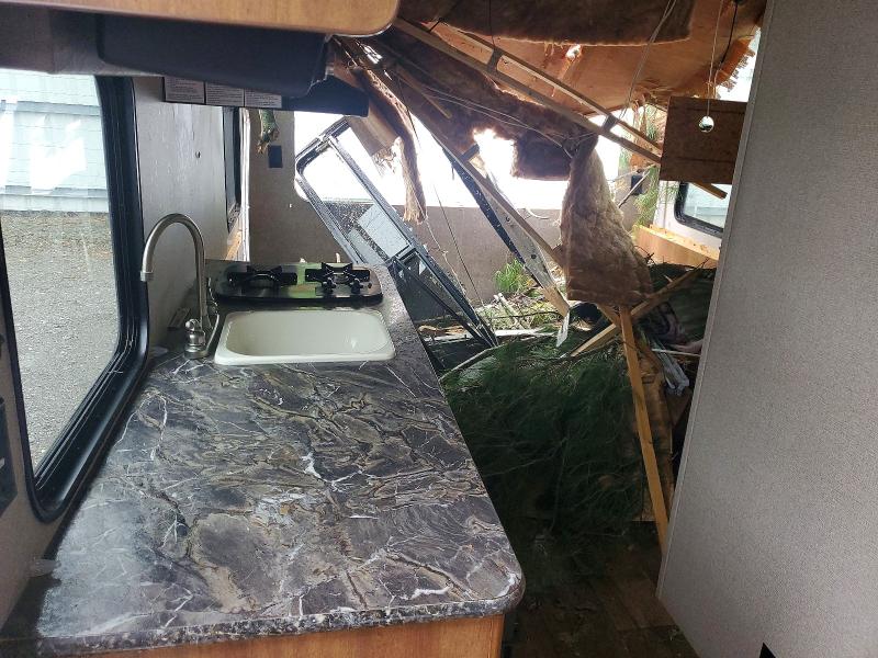 58722756 :رقم المزاد ، 4YDT17519HW154121 vin ، 2017 Keystone Rv Summerland Mini Seri مزاد بيع