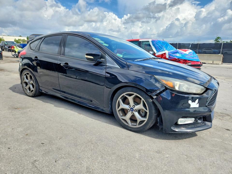 56986106 :رقم المزاد ، 1FADP3L94HL221447 vin ، 2017 Ford Focus مزاد بيع