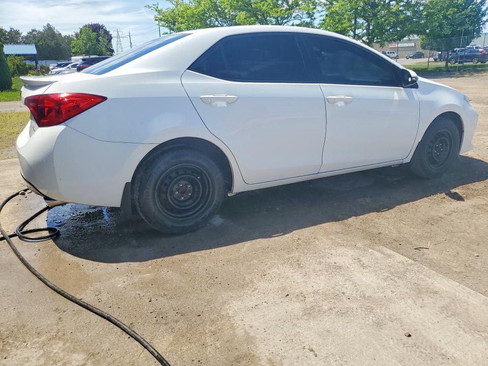 Продажа на аукционе авто 2018 Toyota Corolla, vin: 2T1BURHE6JC031004, номер лота: 55871556