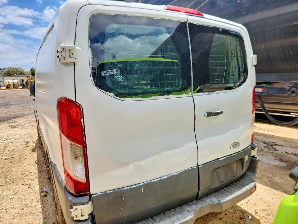 56568586 :رقم المزاد ، 1FTNR1YMXFKA12324 vin ، 2015 Ford Transit مزاد بيع