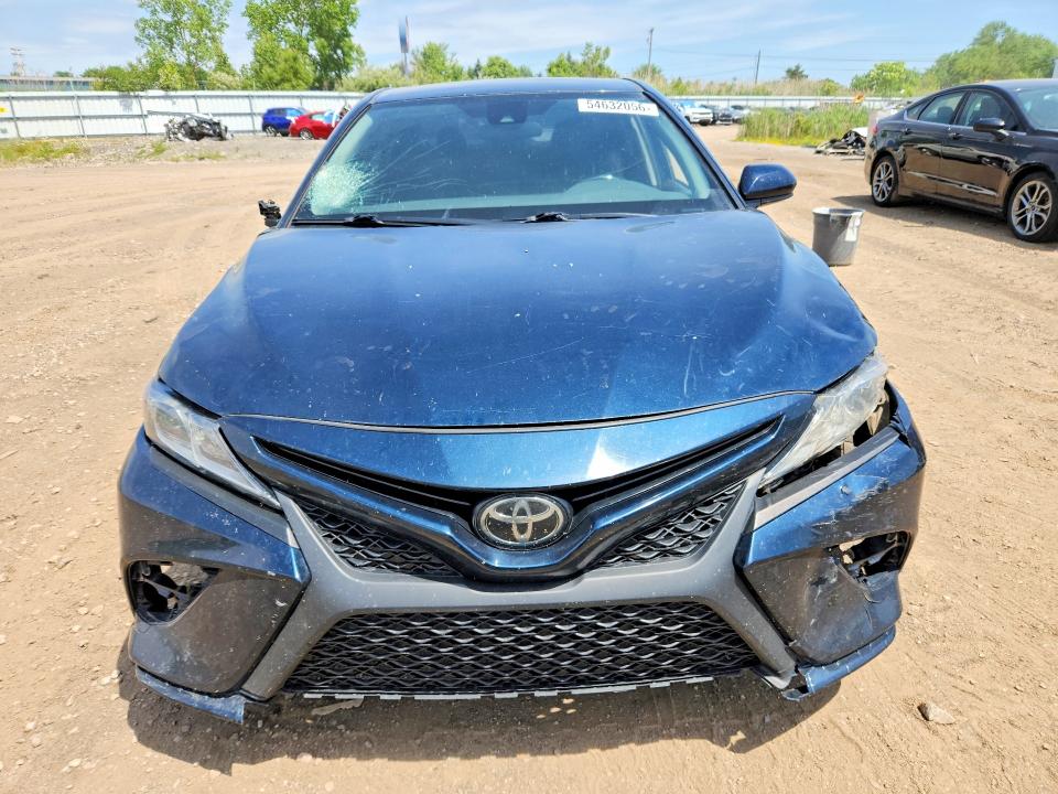 54632056 :رقم المزاد ، 4T1B11HK8KU701295 vin ، 2019 Toyota Camry مزاد بيع