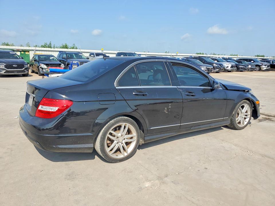 Продаж на аукціоні авто 2013 Mercedes-benz C, vin: WDDGF4HBXDA869897, номер лоту: 58710036