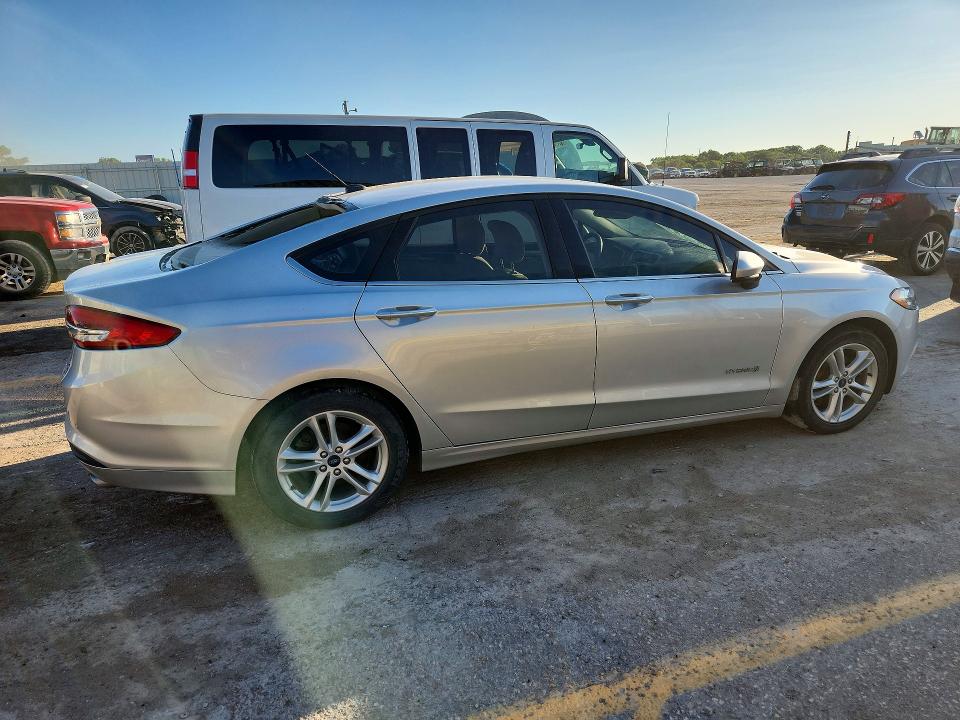 57312866 :رقم المزاد ، 3FA6P0LU6JR267798 vin ، 2018 Ford Fusion مزاد بيع