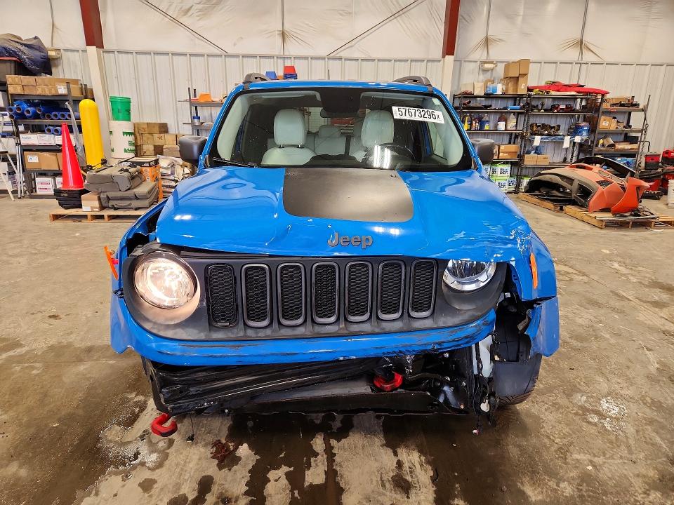 2015 Jeep Renegade მანქანა იყიდება აუქციონზე, vin: ZACCJBCT8FPB88815, აუქციონის ნომერი: 57673296